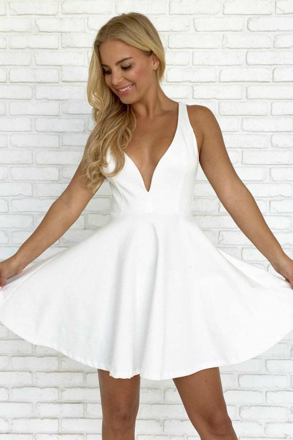 Vestido corto de fiesta de graduación con tirantes blancos, espalda descubierta y corte en A