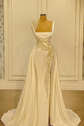 Vestido de fiesta de corte A con tirantes anchos, escote cuadrado, bordado con cuentas y abertura lateral.