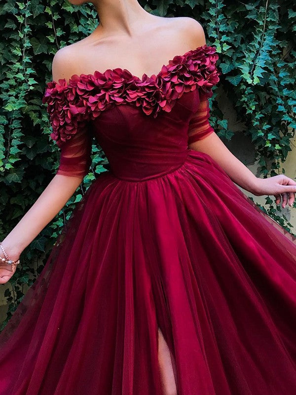 Vestidos de graduación de tul con volantes, corte en A, elegantes, con mangas tres cuartos y hombros descubiertos.