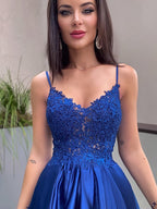 Vestidos de graduación de satén sin mangas, de corte línea A/elegantes, con tirantes finos y apliques, hasta el suelo.