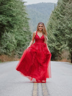 Vestidos de graduación de corte A/elegantes con apliques de tul, sin mangas, escote en V y largo hasta el suelo