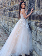 Vestidos de fiesta de corte A/elegantes con apliques de tul, sin mangas y escote en V