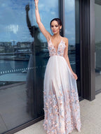 Vestidos de graduación de corte A/elegantes con apliques de tul, escote en V, sin mangas y hasta el suelo