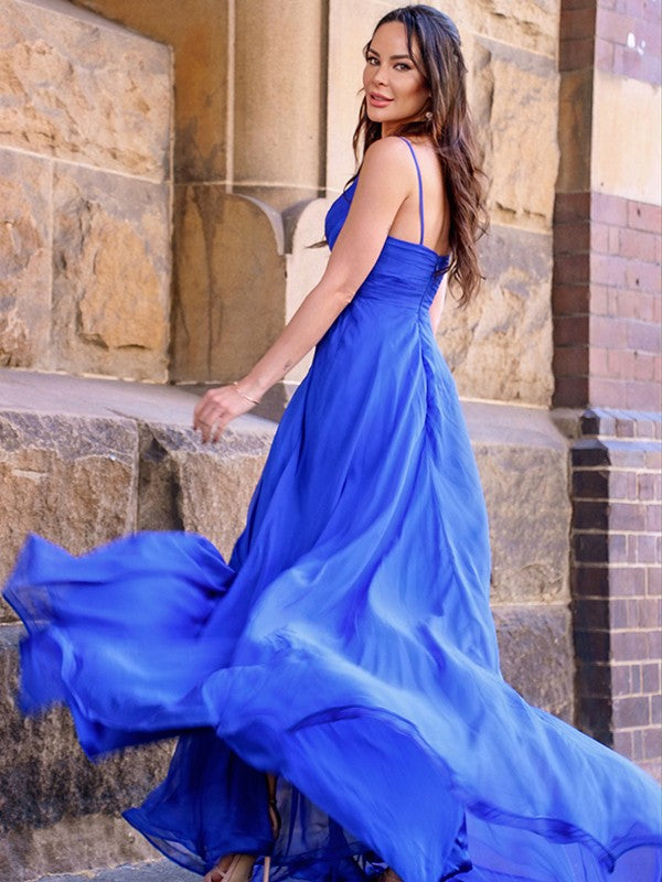 Vestidos de graduación sin mangas de gasa con tirantes finos fruncidos y corte en A/elegante