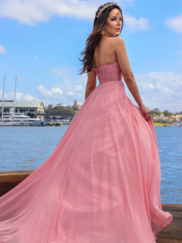Vestidos de graduación sin mangas de gasa con tirantes finos fruncidos y corte en A/elegante