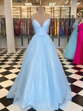Vestidos de graduación elegantes de corte A, largos hasta el suelo, con escote en V, sin mangas y volantes de tul.