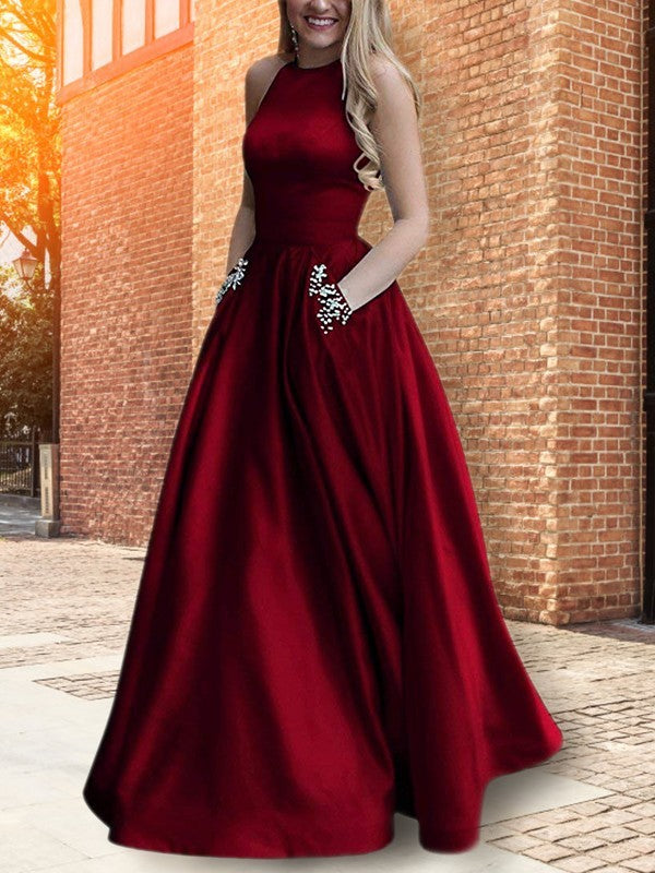 Vestidos de graduación de satén con cuentas, corte línea A/elegante, sin mangas, hasta el suelo y con cuello halter.