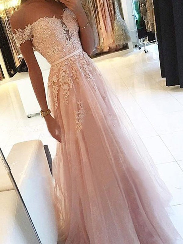 Vestidos de graduación de corte A/elegantes, sin mangas, con hombros descubiertos y apliques de tul hasta el suelo
