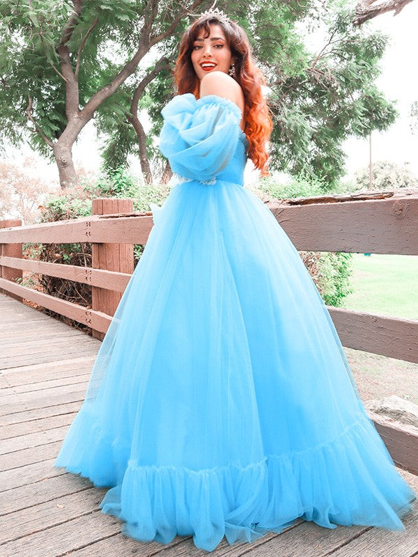 Vestidos de graduación elegantes de corte A con hombros descubiertos, mangas largas con apliques de tul y largo hasta el suelo