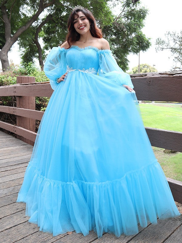 Vestidos de graduación elegantes de corte A con hombros descubiertos, mangas largas con apliques de tul y largo hasta el suelo