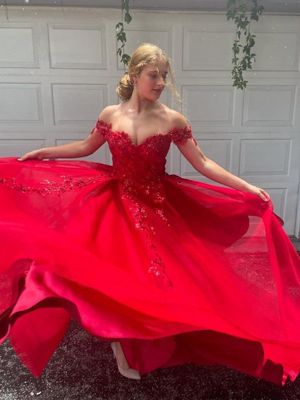 Vestidos de graduación elegantes de corte A, sin mangas, con apliques de tul y hombros descubiertos, hasta el suelo.