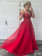 Vestidos de graduación elegantes de corte A, sin mangas, con apliques de tul y hombros descubiertos, hasta el suelo.