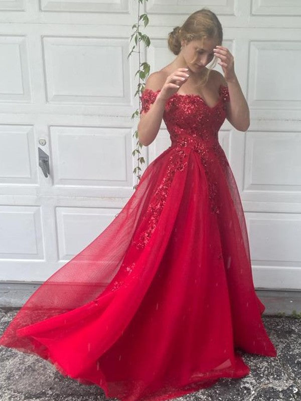 Vestidos de graduación elegantes de corte A, sin mangas, con apliques de tul y hombros descubiertos, hasta el suelo.