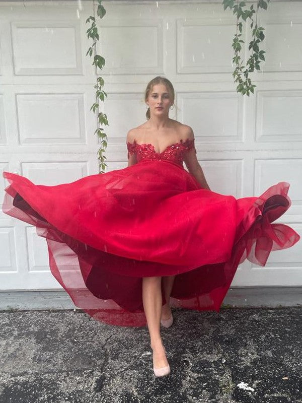 Vestidos de graduación elegantes de corte A, sin mangas, con apliques de tul y hombros descubiertos, hasta el suelo.