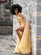 Vestidos de fiesta de corte A/elegantes con volantes, sin mangas, de satén y con escote en V