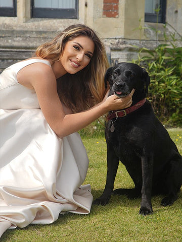 Vestidos de graduación sin mangas con escote en V, corte en A/elegantes, de satén con cuentas.