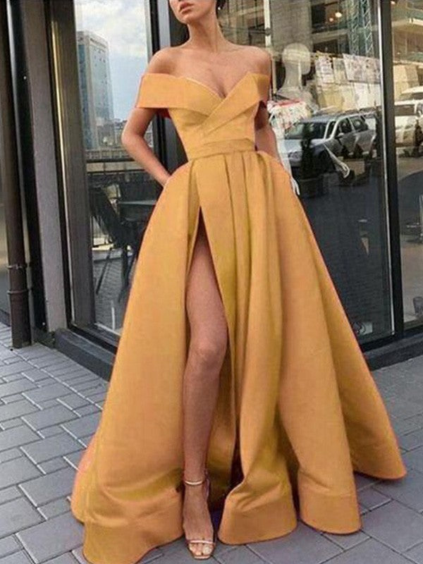 Vestidos de graduación sin mangas con volantes de satén elegantes y corte en A, con hombros descubiertos.