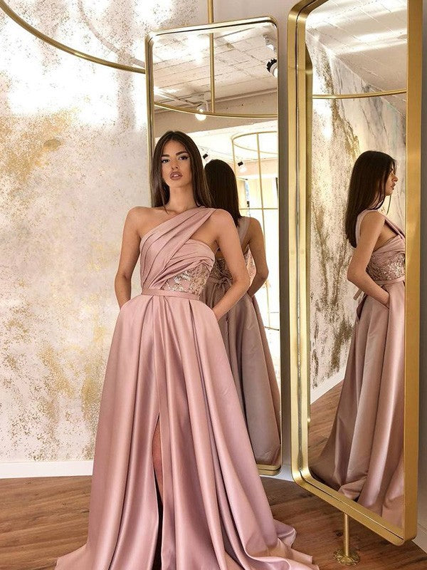 Vestidos de graduación elegantes de satén sin mangas con fruncido y corte en A, de un solo hombro.