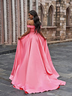 Vestidos de graduación de corte A/elegantes de satén sin mangas con volantes, hombros descubiertos y cola corta