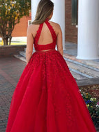 Vestidos de graduación de dos piezas de corte A/elegantes, sin mangas, con cuello halter, bordados de cuentas y largo hasta el suelo.