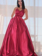 Vestidos de graduación elegantes de corte A, sin mangas, con volantes, escote en V y largo hasta el suelo, de satén.