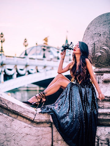 Vestidos de graduación sin mangas con tirantes finos, volantes y corte en A/elegantes