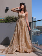 Vestidos de graduación de corte A/elegantes con tirantes finos, lentejuelas, sin mangas y volantes