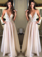 Vestidos de graduación de gasa con apliques, sin mangas, con tirantes finos y corte en A/elegantes.