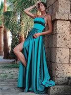 Vestidos de fiesta de corte A/con tirantes elegantes, sin mangas, con volantes y acabado satinado tipo seda.