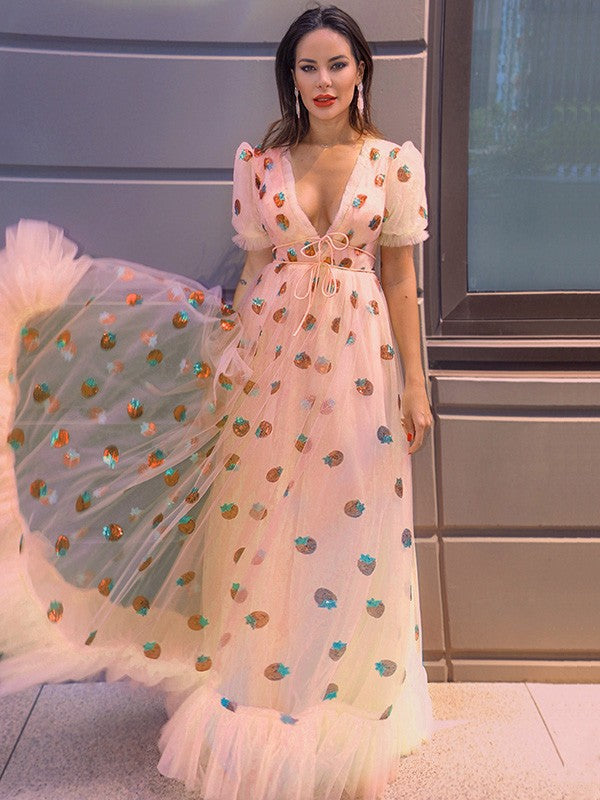 Vestidos de graduación largos hasta el suelo, corte en A, elegantes, con volantes de tul y escote en V.