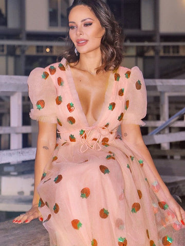 Vestidos de graduación largos hasta el suelo, corte en A, elegantes, con volantes de tul y escote en V.