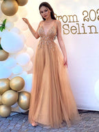 Vestidos de graduación elegantes de corte A, con tirantes finos de tul, sin mangas y con cuentas, hasta el suelo