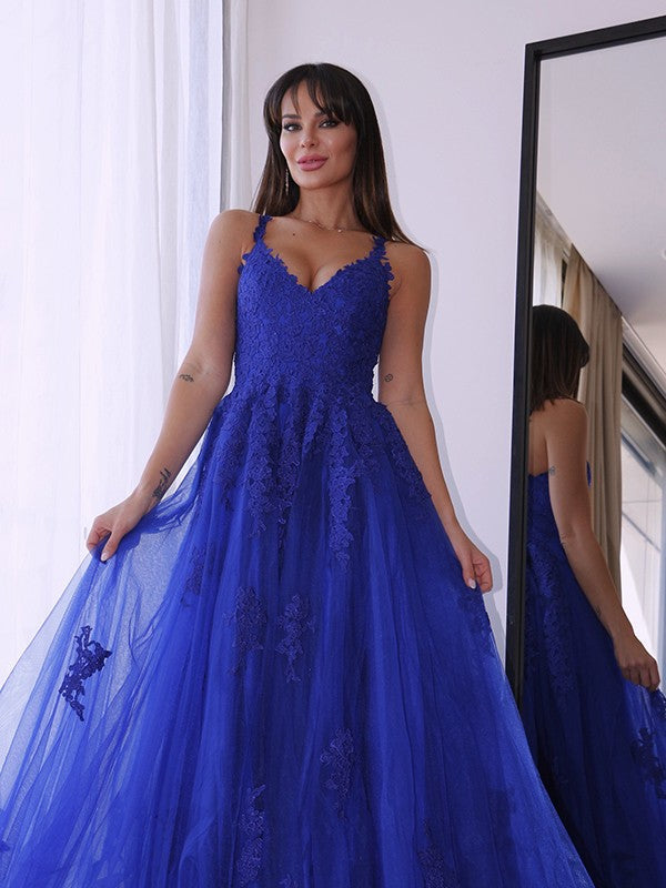 Vestidos de graduación elegantes de tul con escote en V y apliques sin mangas