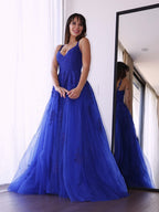 Vestidos de graduación elegantes de tul con escote en V y apliques sin mangas