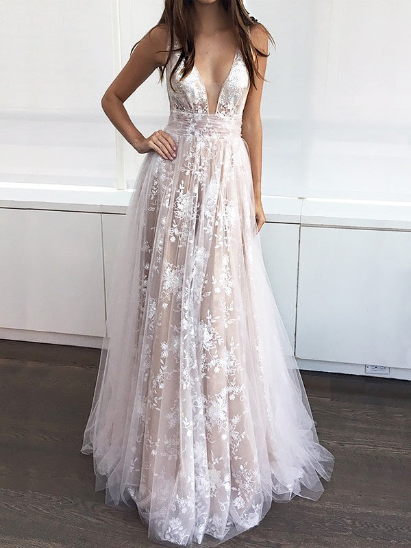 Vestidos de graduación de corte A/elegantes con escote en V, largos hasta el suelo, de tul, sin mangas y con apliques.