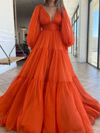 Vestidos de graduación de corte A/elegante con escote en V, mangas largas y volantes de gasa 3D.