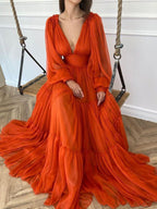 Vestidos de graduación de corte A/elegante con escote en V, mangas largas y volantes de gasa 3D.