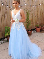 Vestidos de fiesta de corte A/elegante con escote en V, sin mangas y apliques de tul