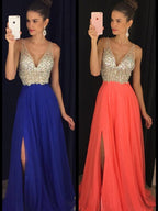 Vestidos de graduación de gasa hasta el suelo, corte en A/elegante, sin mangas, con escote en V y pedrería.