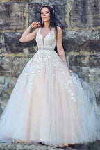 Vestidos de corte princesa/línea A con apliques de tul, sin mangas, escote en V y cola corta WD537