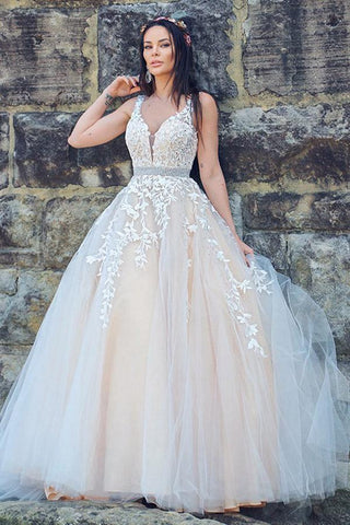 Robe trapèze/princesse en tulle appliqué sans manches à col en V et traîne balayée WD537