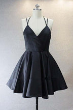 Vestido corto negro de satén con escote en V para baile de graduación o fiesta de bienvenida PD156