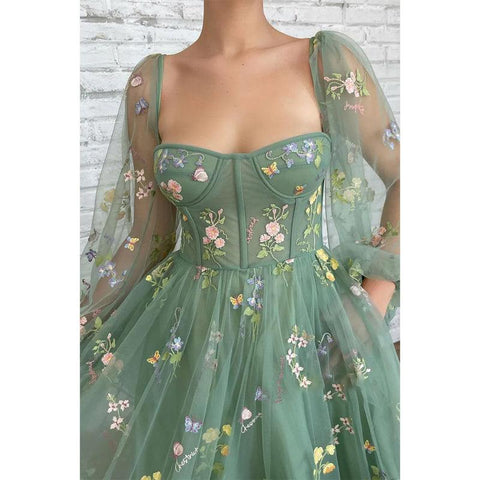 Robe de bal sexy en dentelle brodée à manches mi-longues et col en V avec poches