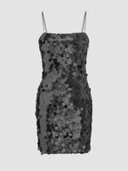 Robe asymétrique à sequins et chaînes 