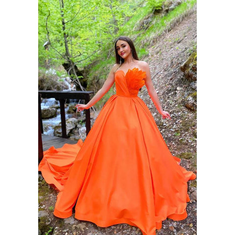 Sweetheart Strapless Ruched Satin Feathers A-Line Long Prom Evening Dress