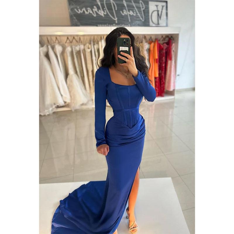 Vestido de fiesta azul de manga larga con pliegues cuadrados y corte tubo/columna 