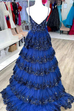 Vestido de fiesta negro de encaje con corsé, tirantes finos y corte en A, con volantes y tirantes finos.