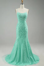 Robe de bal à bretelles spaghetti et appliques