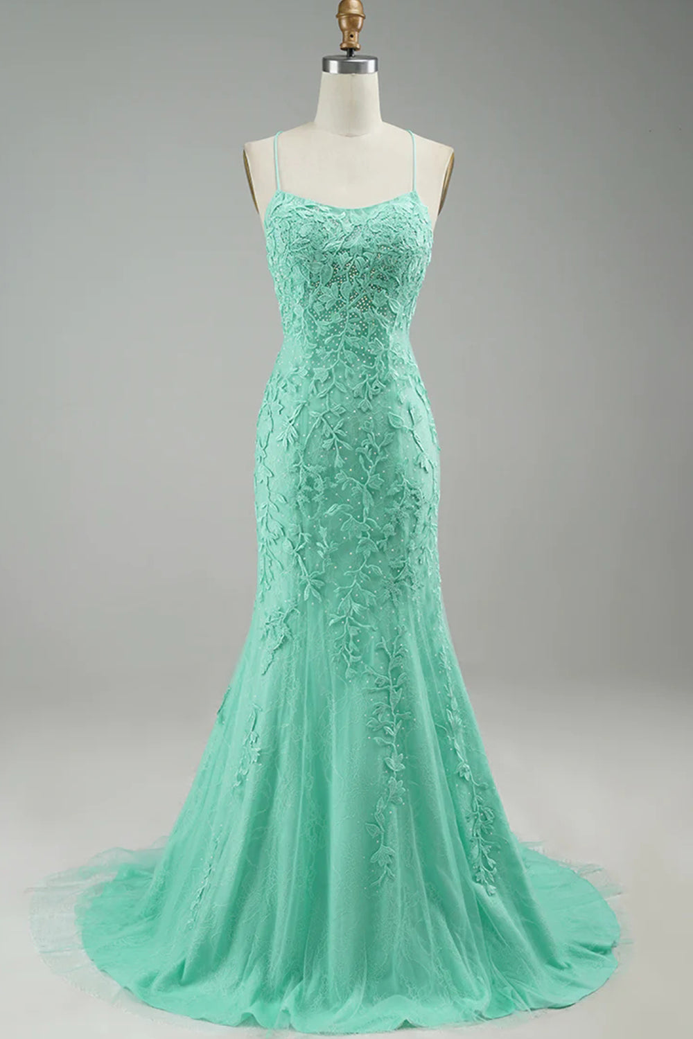 Robe de bal à bretelles spaghetti et appliques