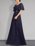 Robe de mariée asymétrique en mousseline de soie, coupe trapèze, longueur au sol, ornée de plis, de perles et de sequins, idéale pour la mère de la mariée.